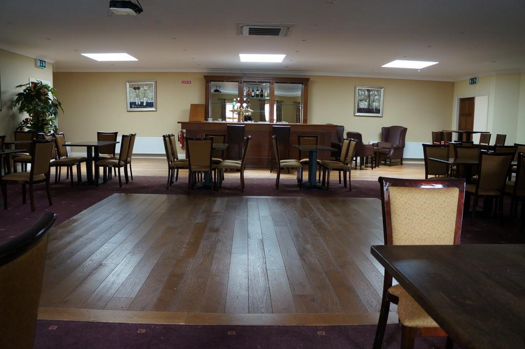 Jacksons Restaurant And Accommodation روسكومون المظهر الخارجي الصورة