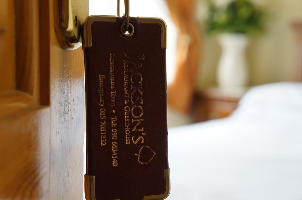 Jacksons Restaurant And Accommodation روسكومون الغرفة الصورة